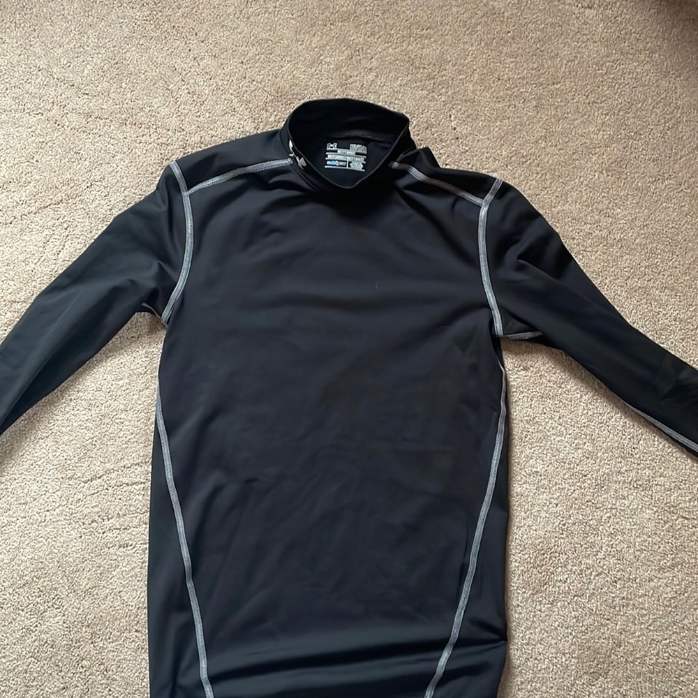 boys medium cold gear under armour compression shirt in excellent condition